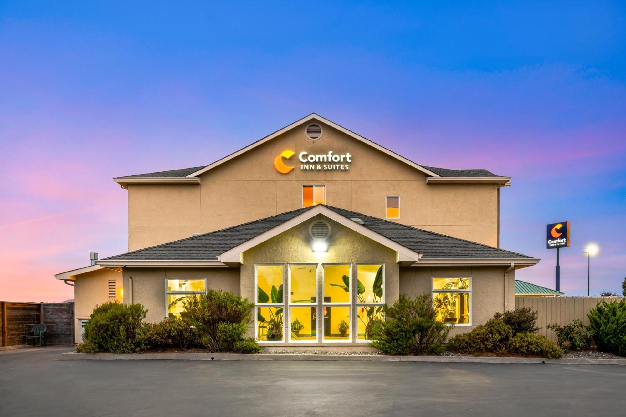 Comfort Inn & Suites Redwood Country Fortuna Εξωτερικό φωτογραφία